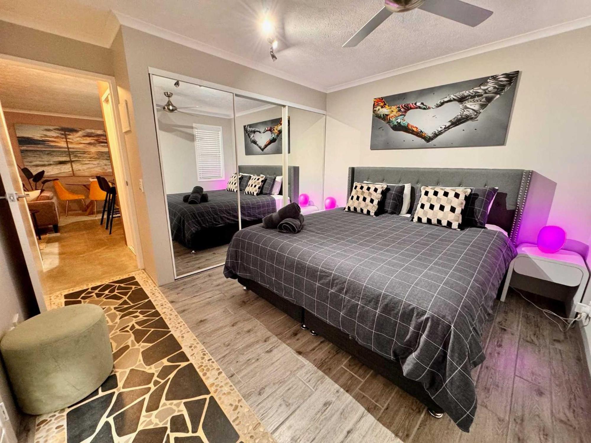 Burleigh Heads Koala Park Pool & Parking Apartment